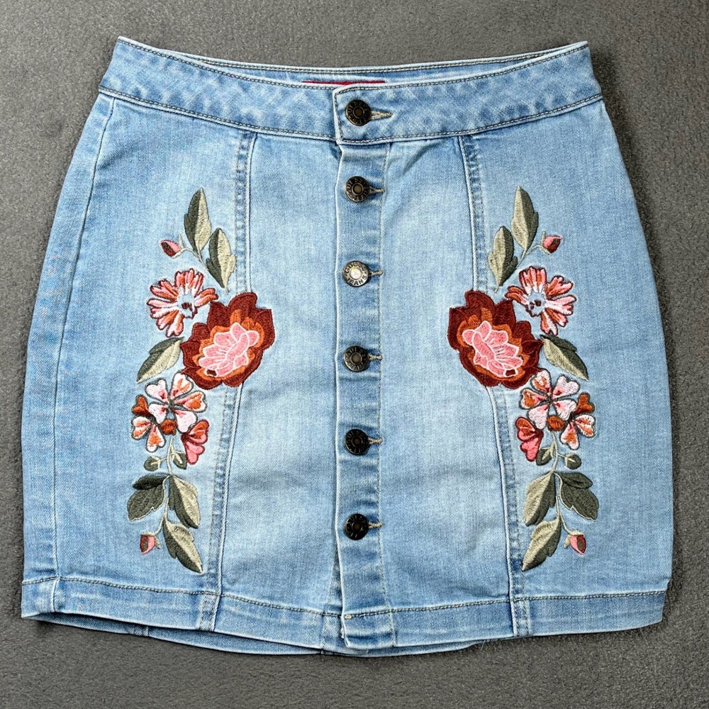 Vintage Guess Embroidered Denim Mini Skirt‎ Y2K Floral Coquette Boho XS Buttoned